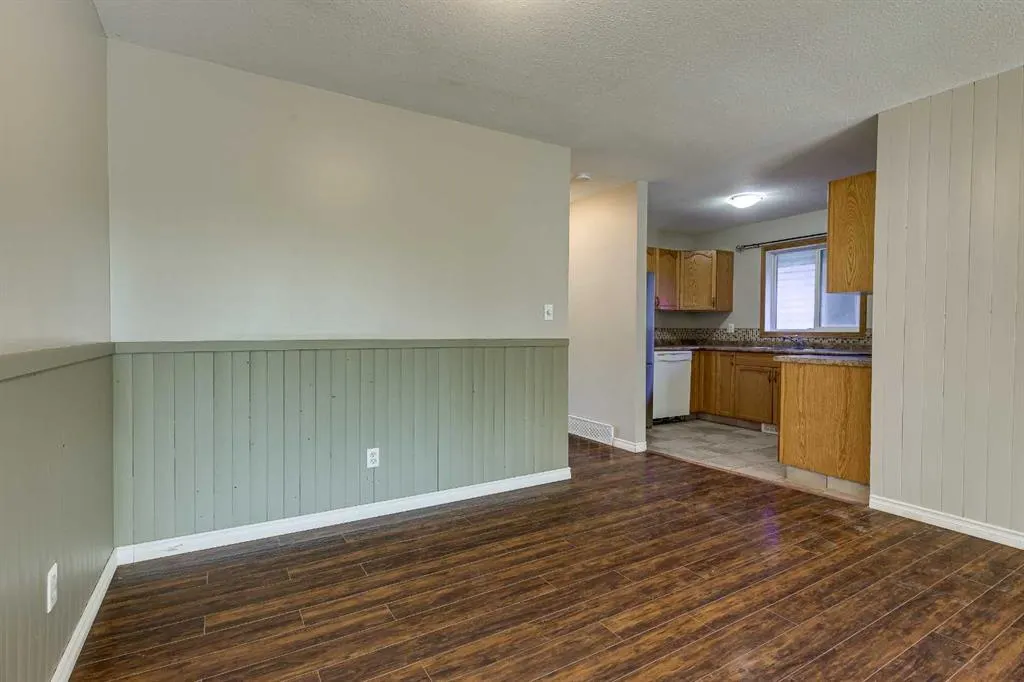 5915 52 Avenue, #A