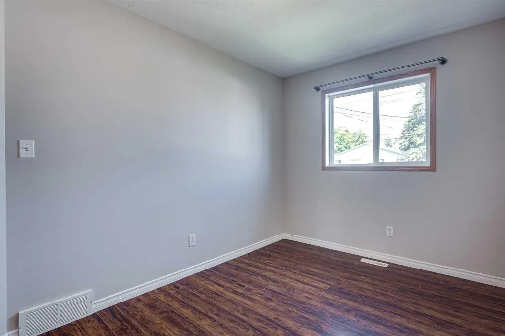 5915 52 Avenue, #A