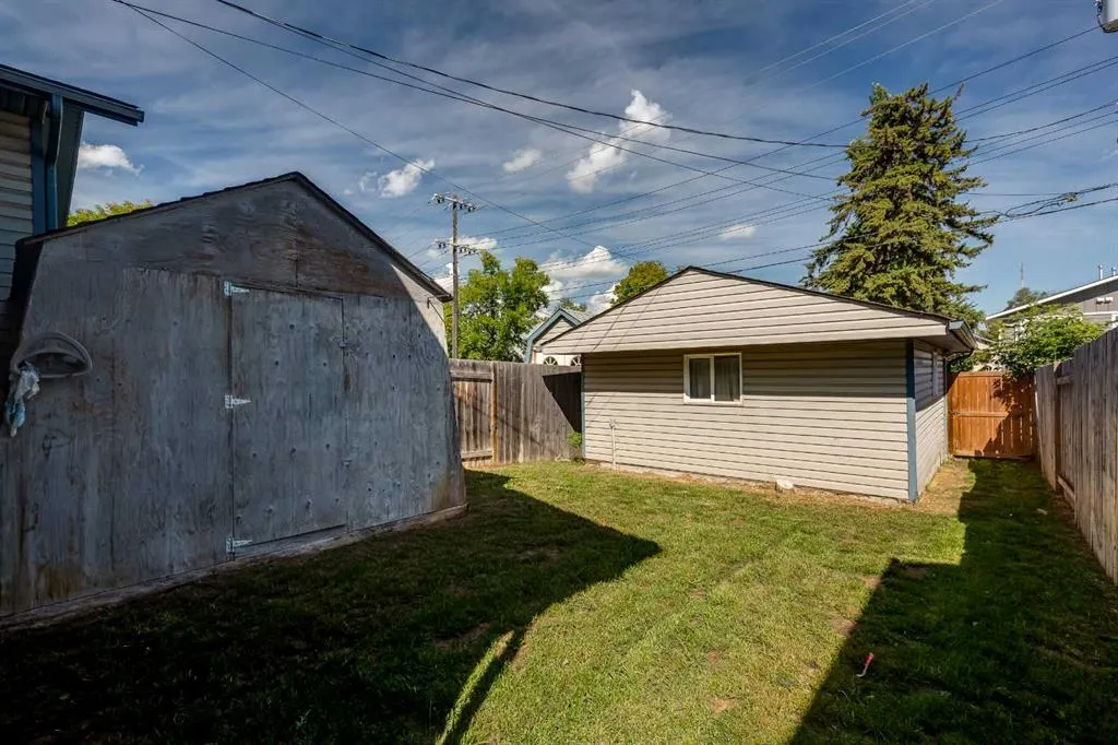 5915 52 Avenue, #A