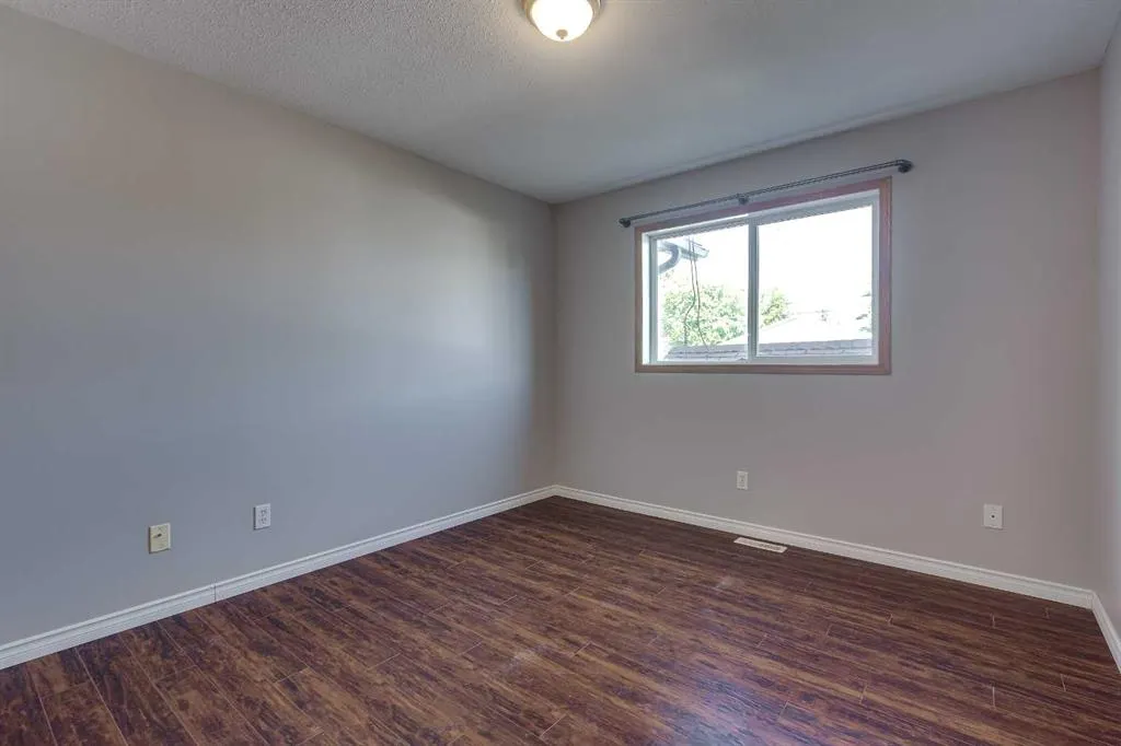 5915 52 Avenue, #A