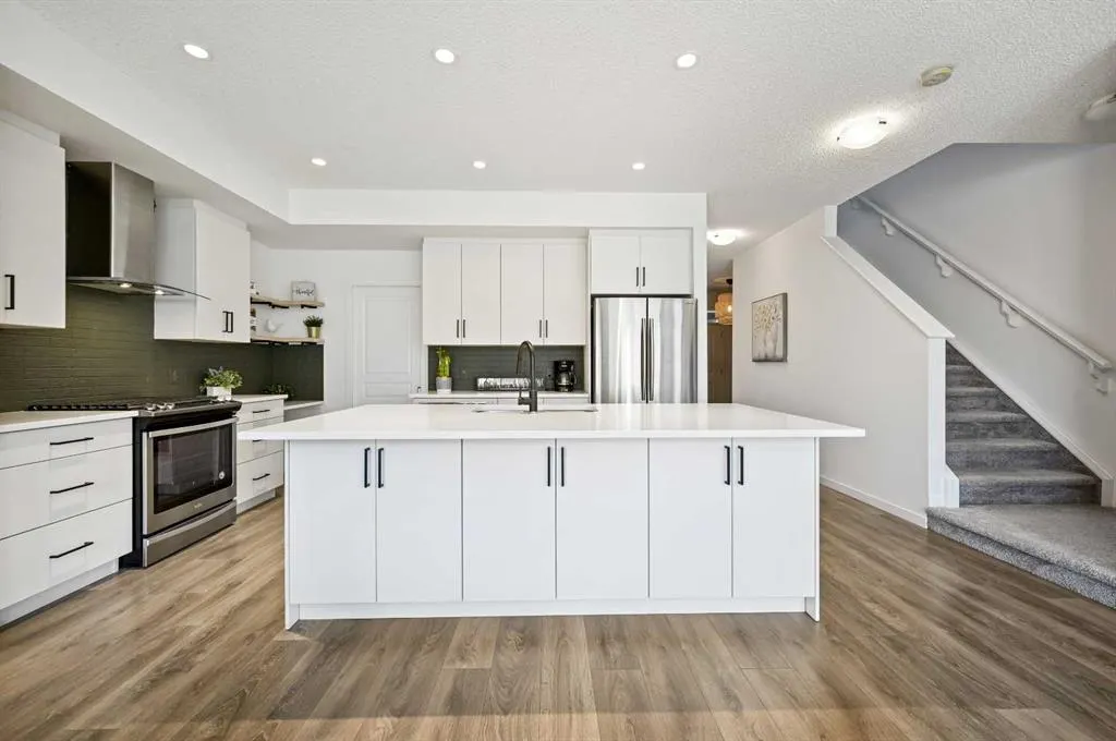 244 Masters Crescent SE