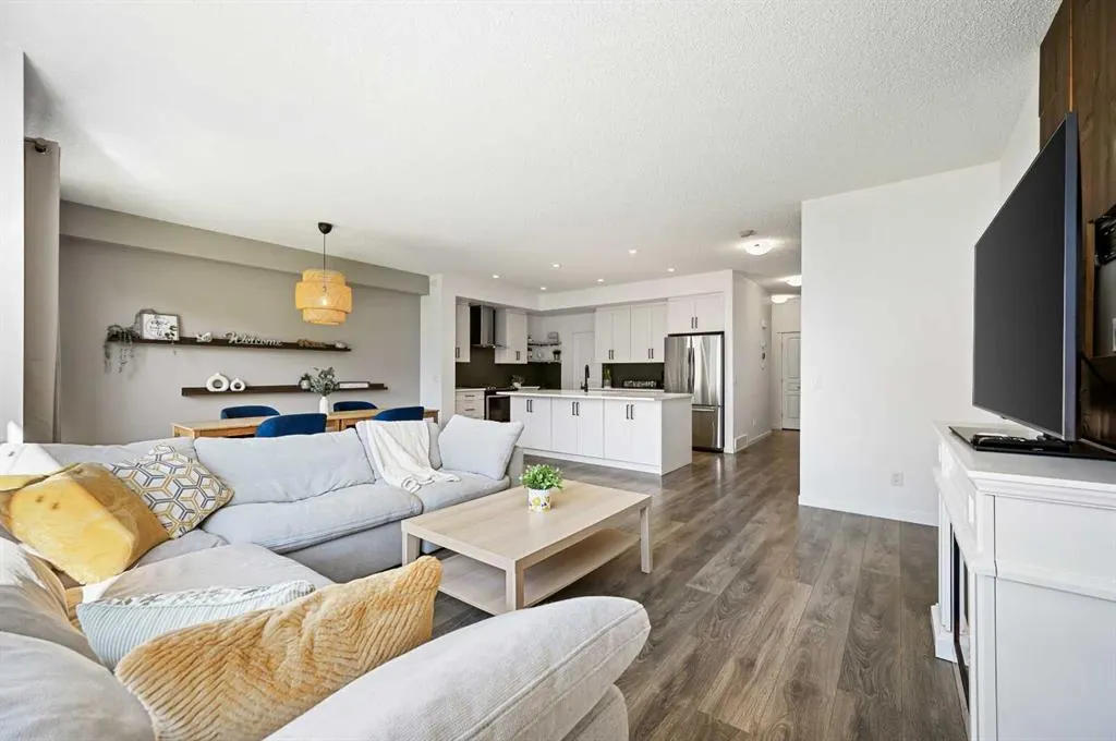 244 Masters Crescent SE
