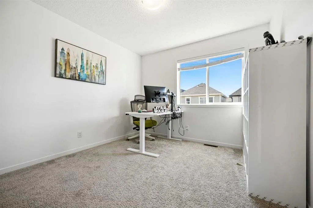 244 Masters Crescent SE