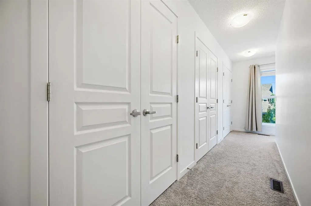 244 Masters Crescent SE