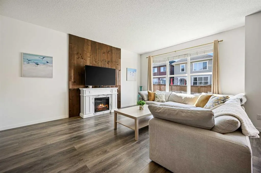 244 Masters Crescent SE