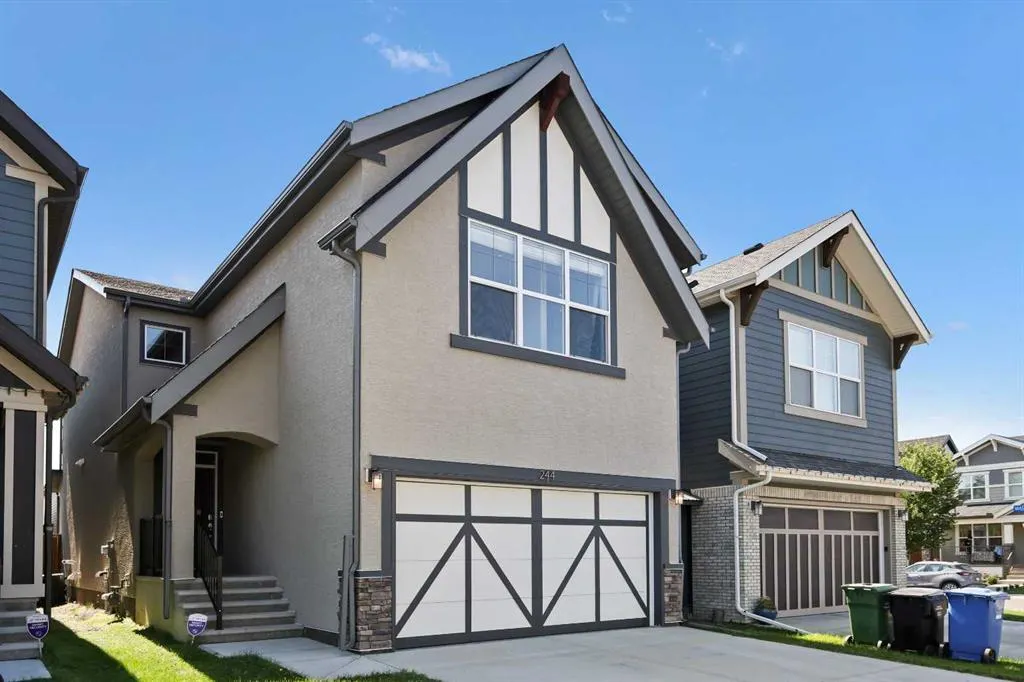 244 Masters Crescent SE