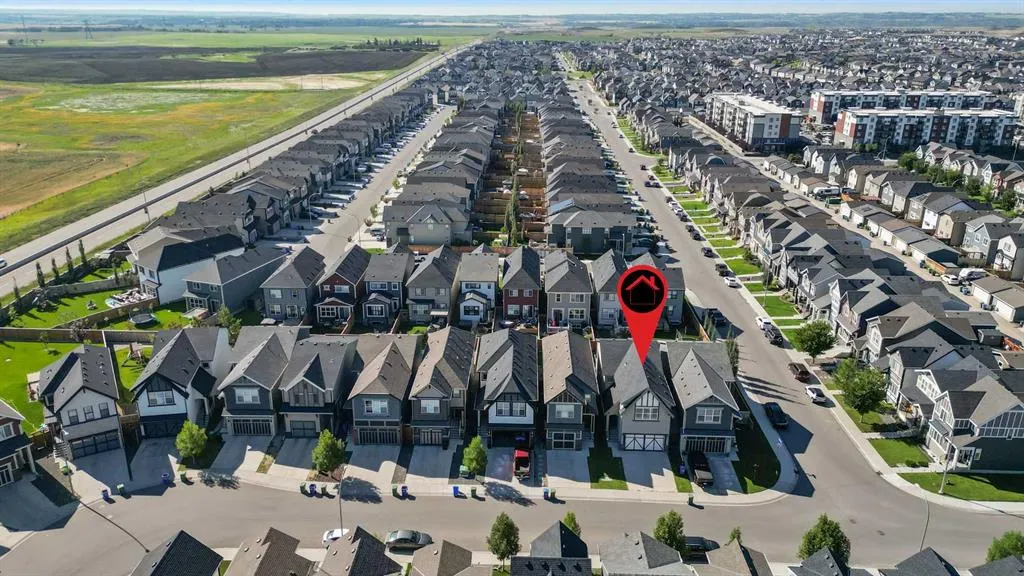 244 Masters Crescent SE