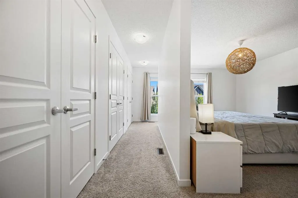 244 Masters Crescent SE