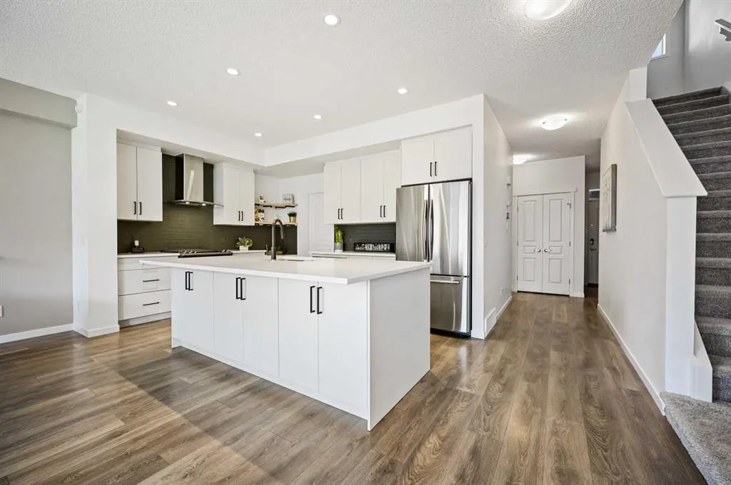 244 Masters Crescent SE