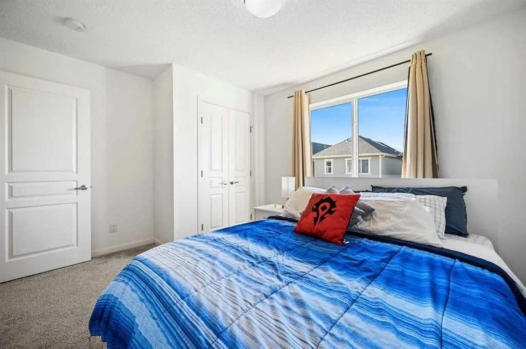 244 Masters Crescent SE