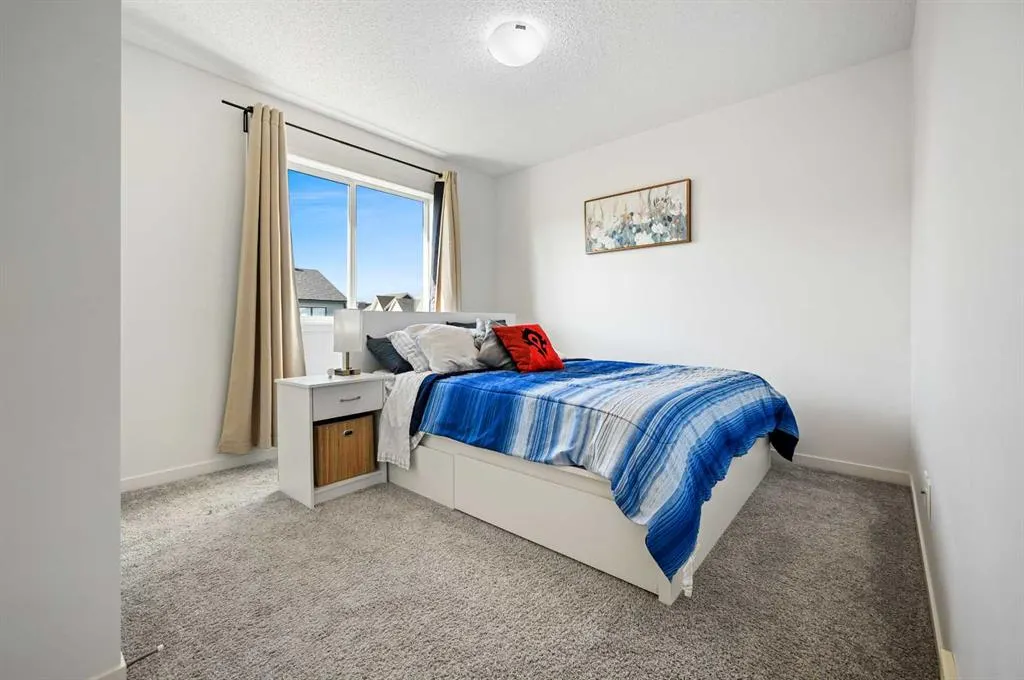 244 Masters Crescent SE