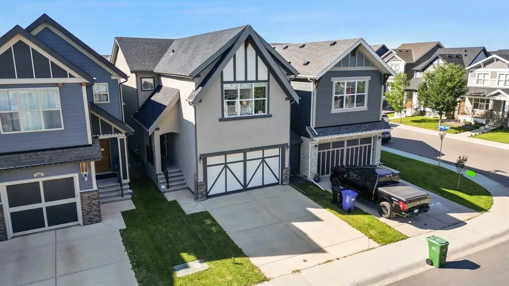 244 Masters Crescent SE