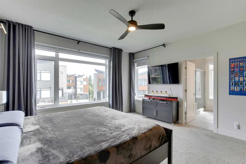 275 Royal Elm Road NW