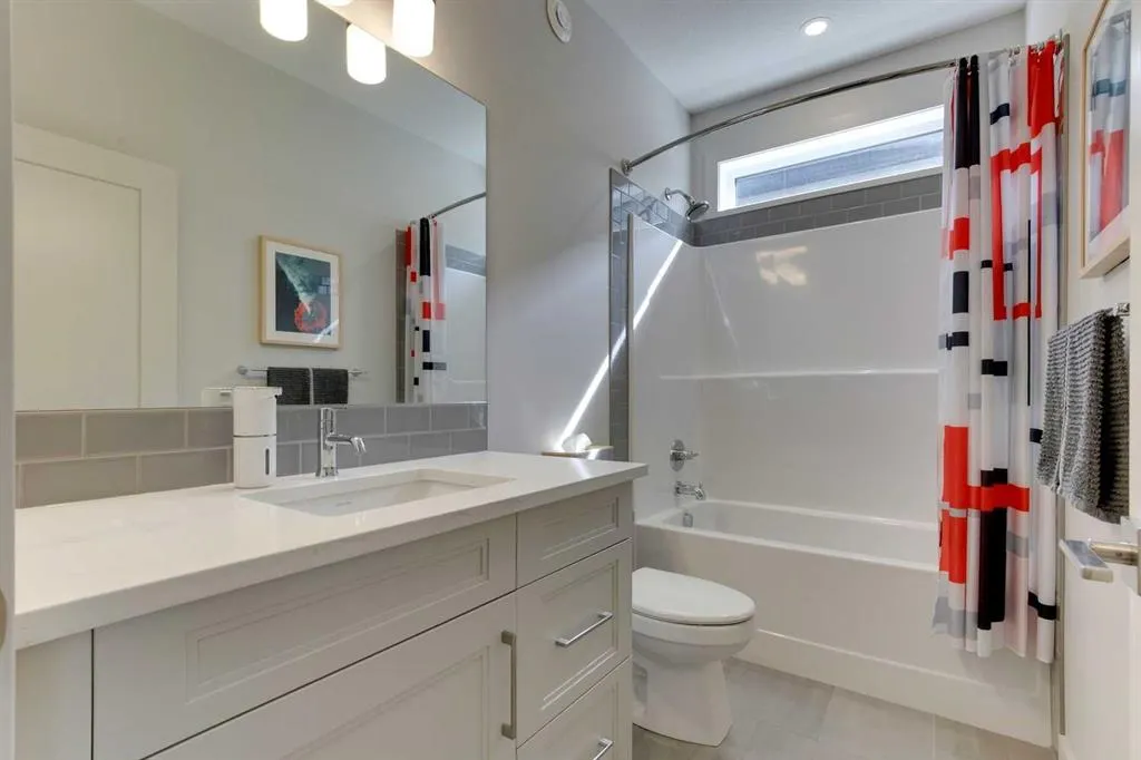 275 Royal Elm Road NW