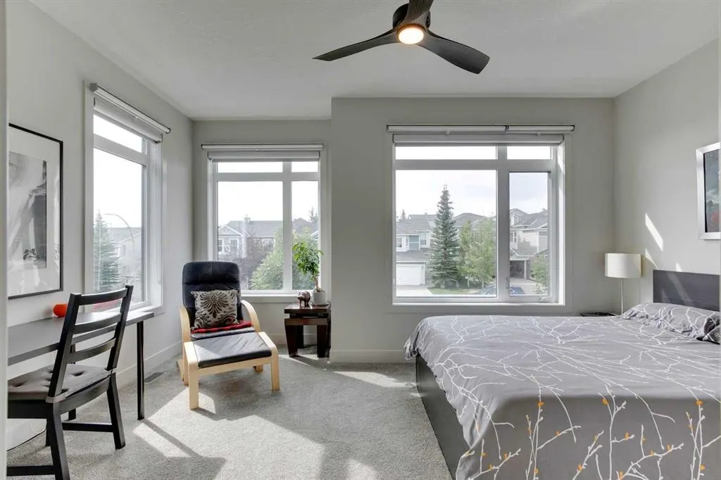 275 Royal Elm Road NW