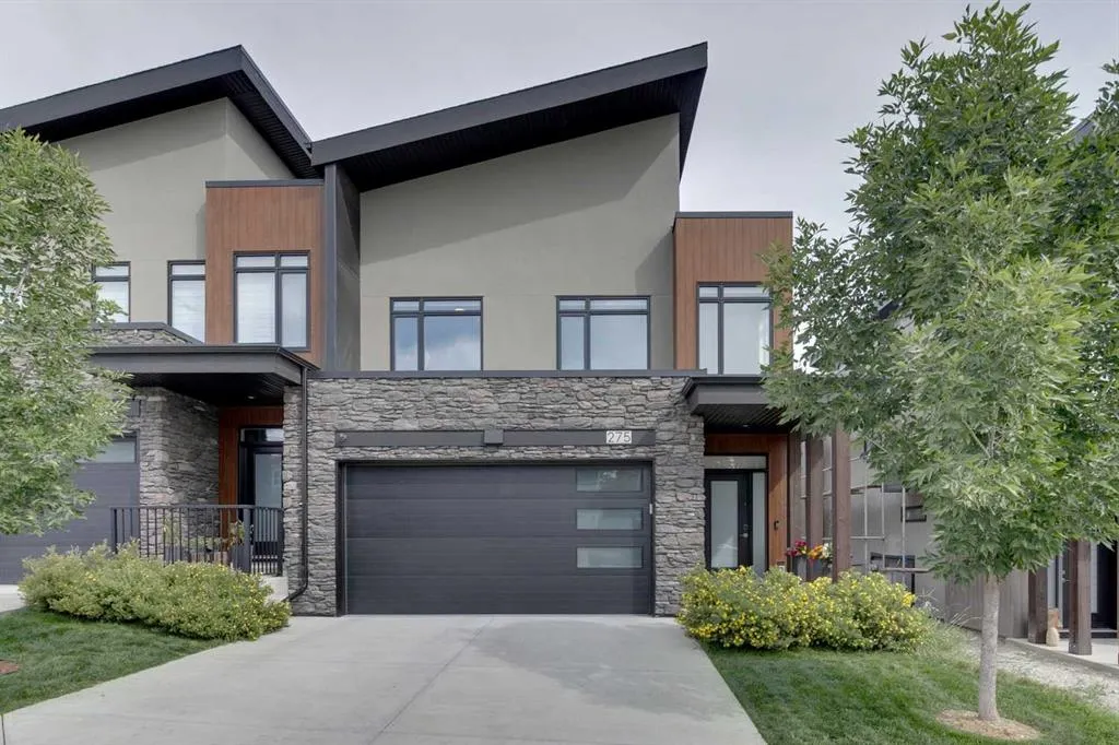 275 Royal Elm Road NW