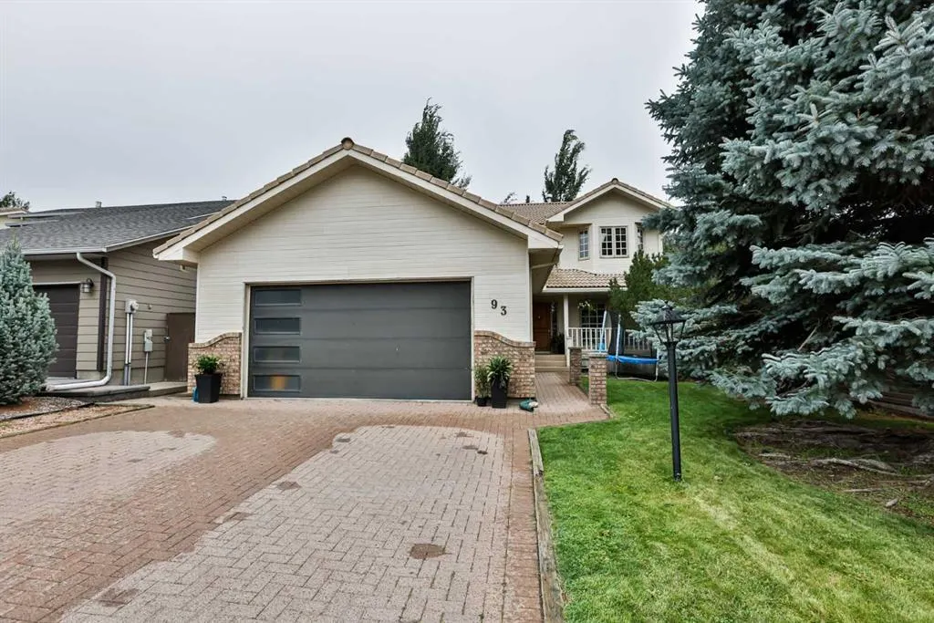 93 Coachwood Road W