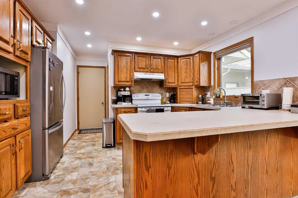 93 Coachwood Road W