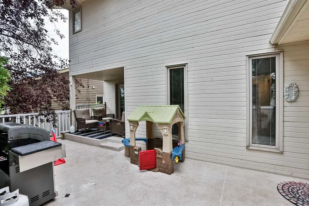 93 Coachwood Road W