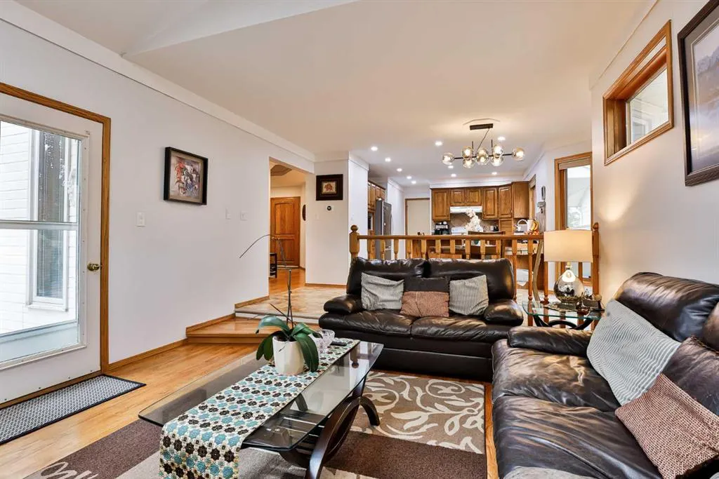 93 Coachwood Road W