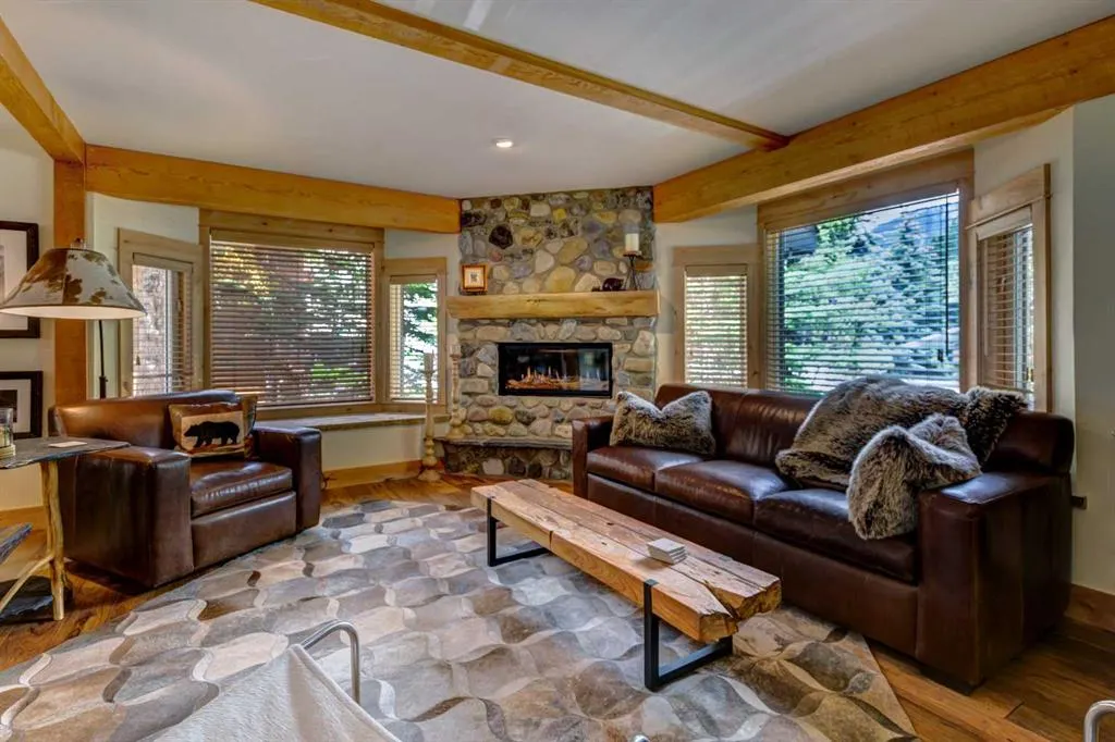 211 Glen Crescent