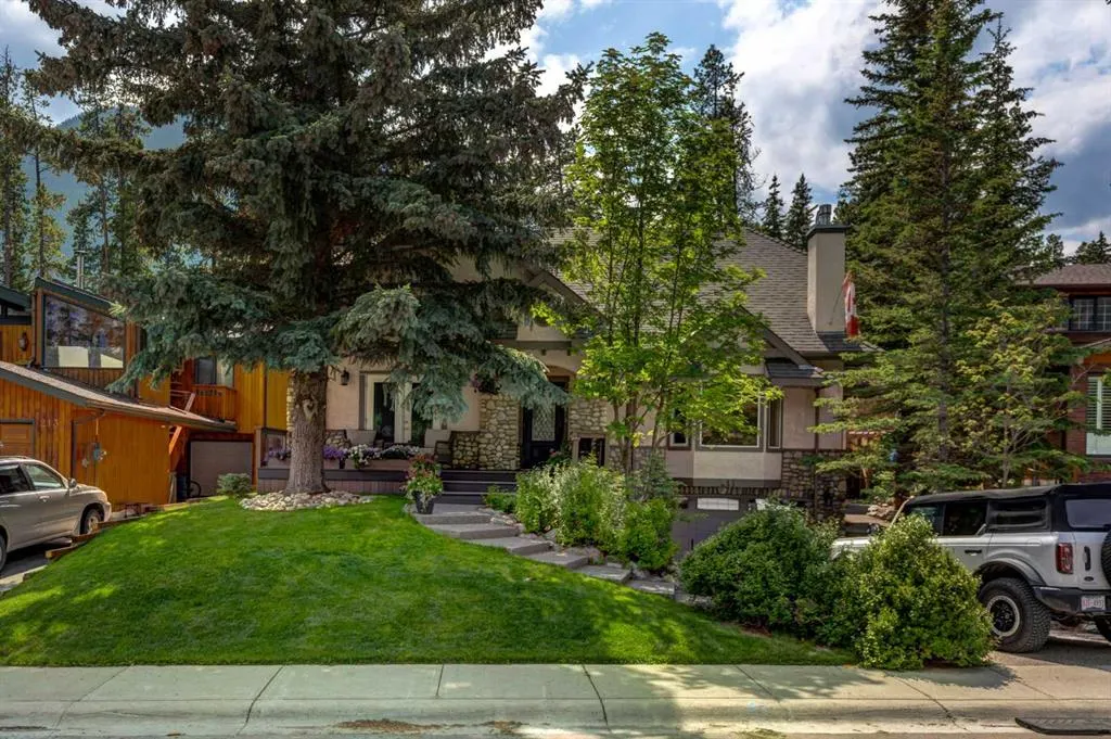 211 Glen Crescent