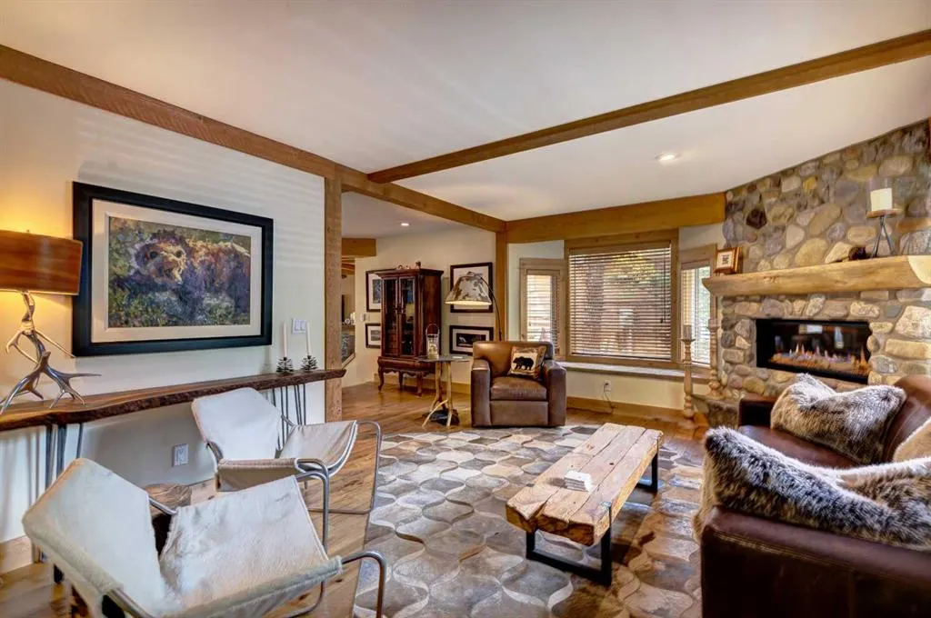 211 Glen Crescent