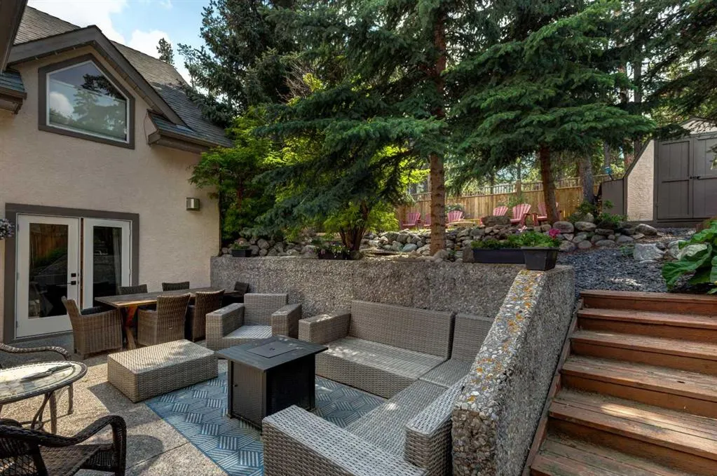 211 Glen Crescent