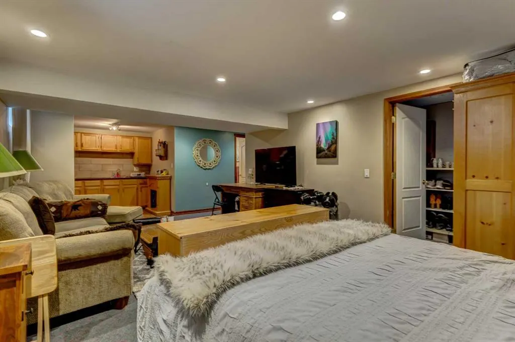 211 Glen Crescent