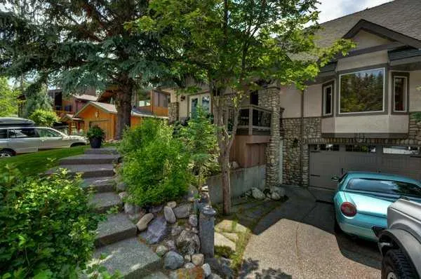 211 Glen Crescent