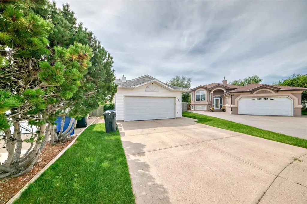 257 Heritage Crescent W
