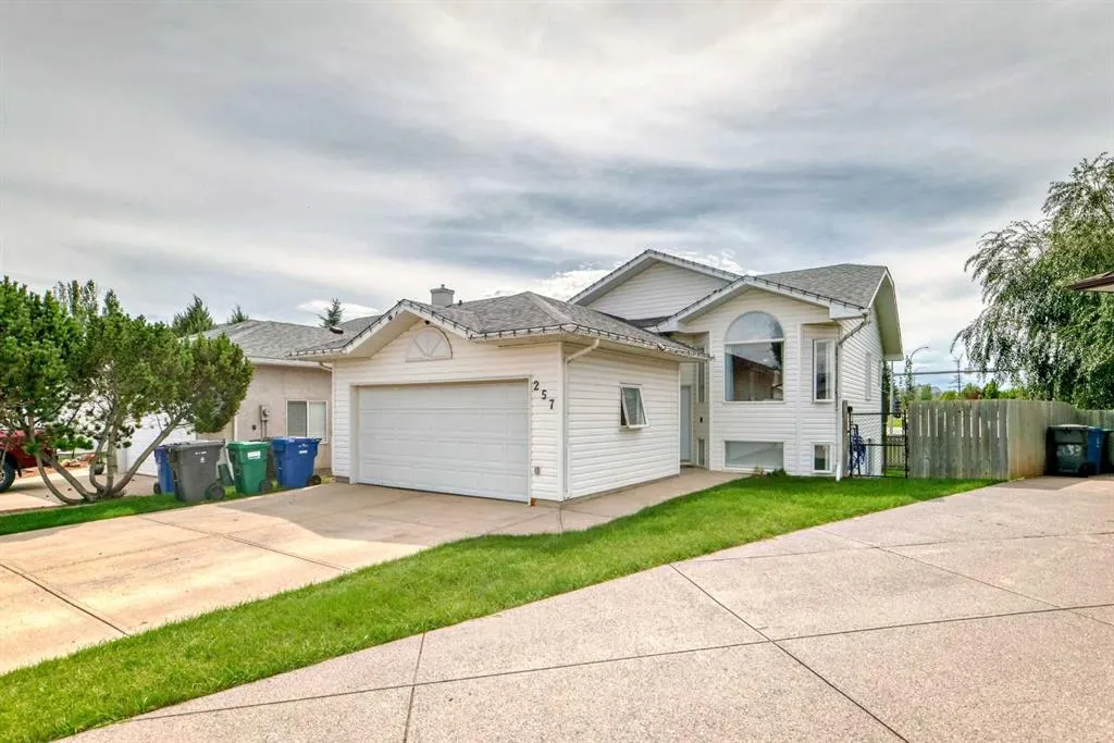 257 Heritage Crescent W