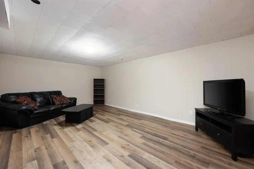 313 Hillcrest Drive