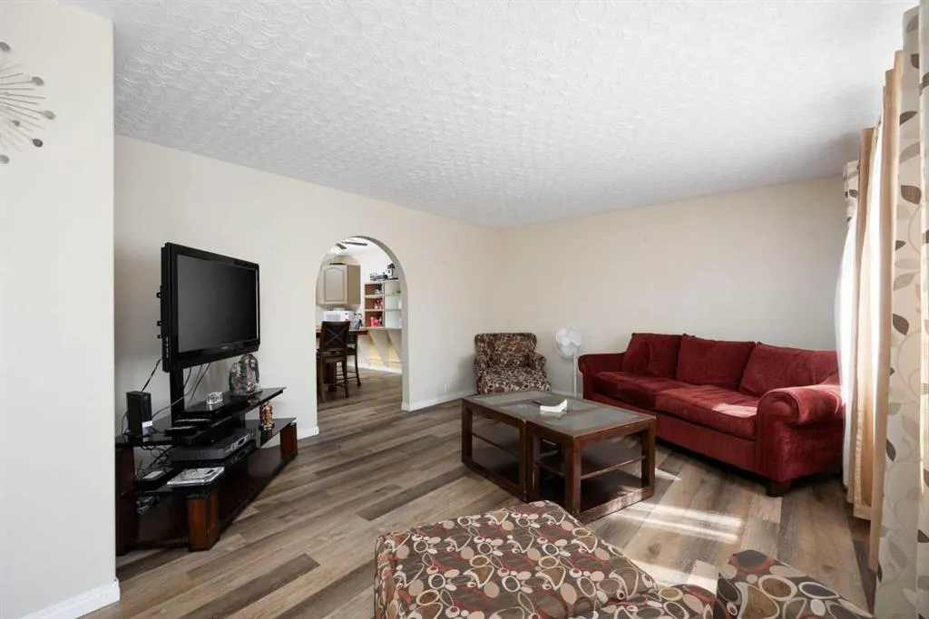 313 Hillcrest Drive