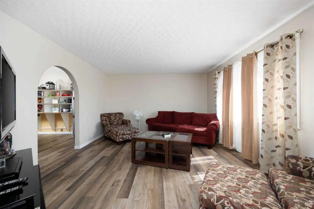 313 Hillcrest Drive