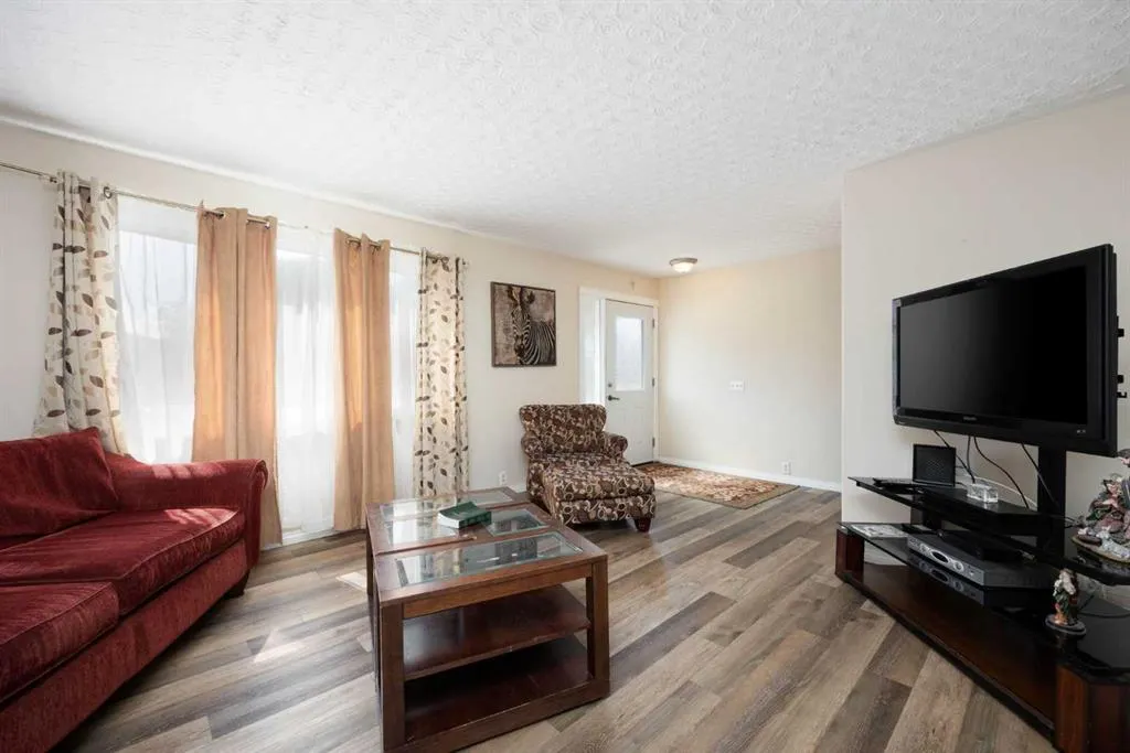 313 Hillcrest Drive