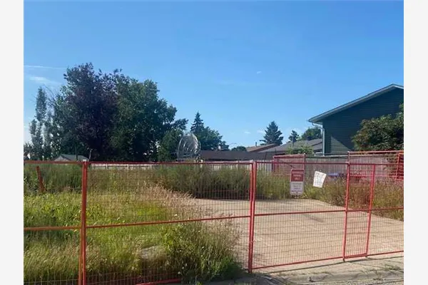 607 McCulloch Crescent