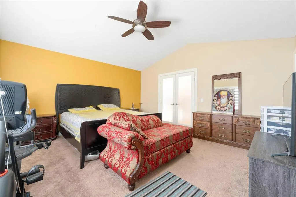 150 Saddlelake Grove NE