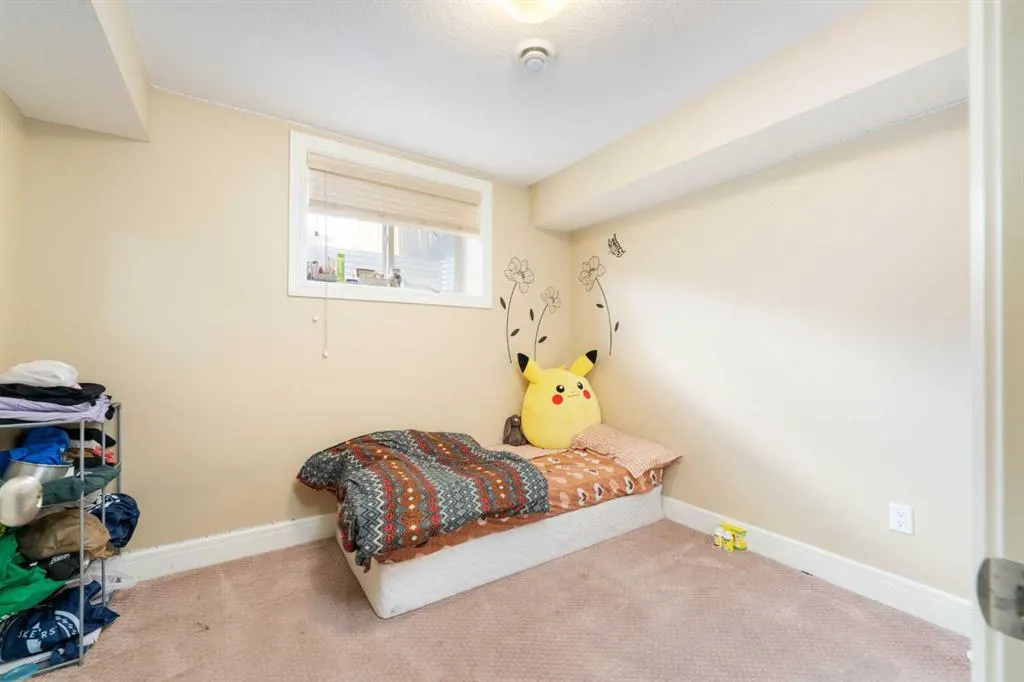 150 Saddlelake Grove NE