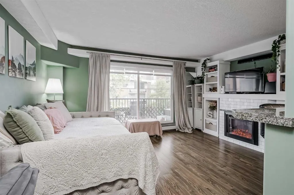 355 5 Avenue NE, #208