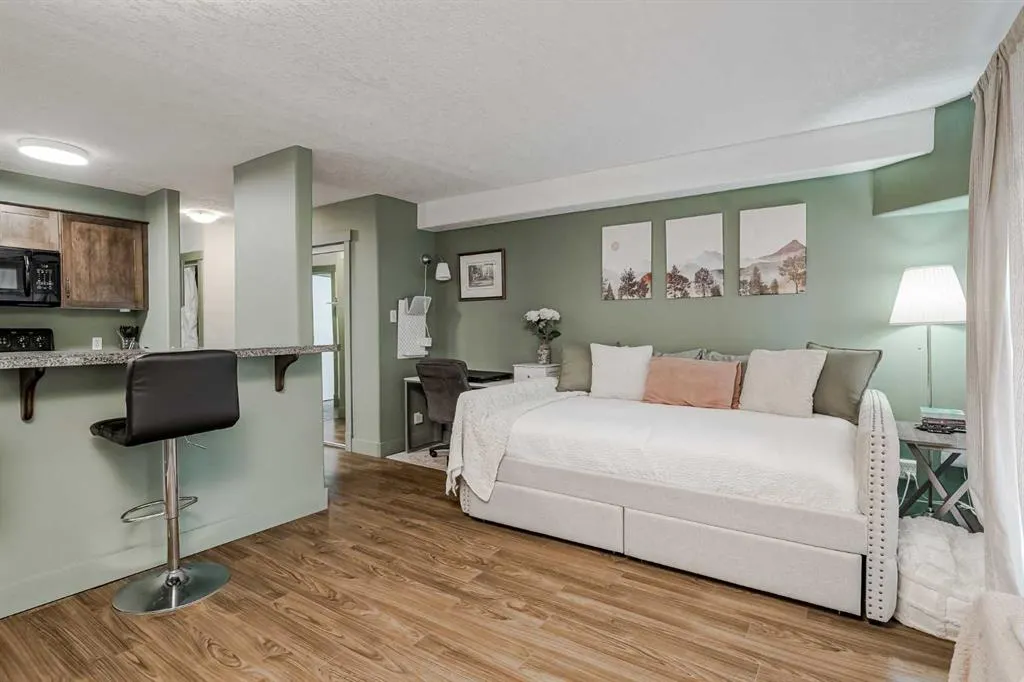 355 5 Avenue NE, #208