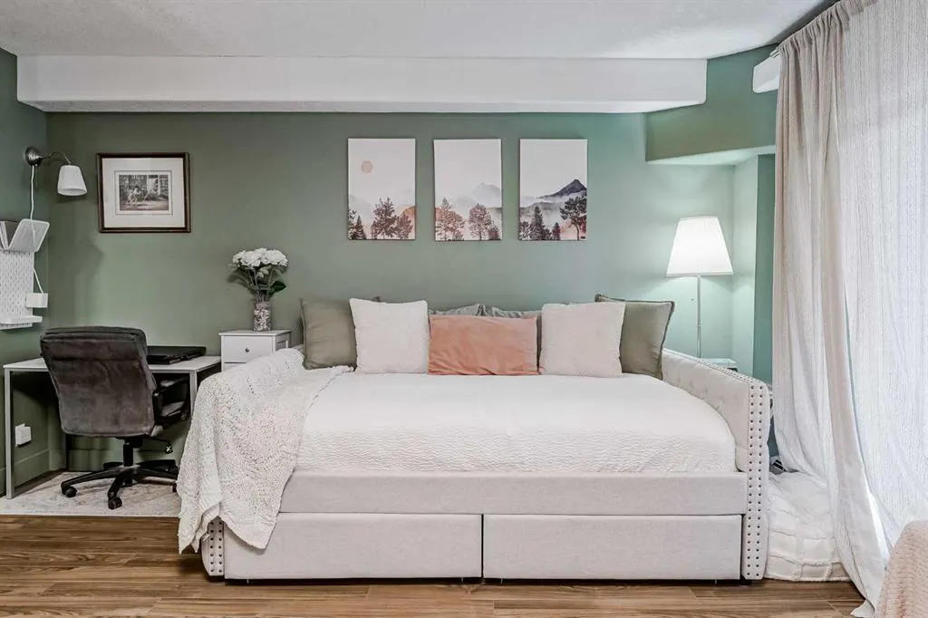 355 5 Avenue NE, #208