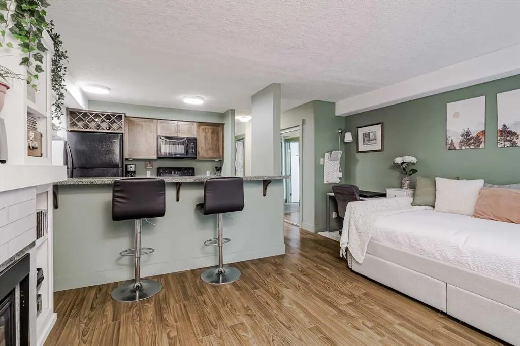355 5 Avenue NE, #208