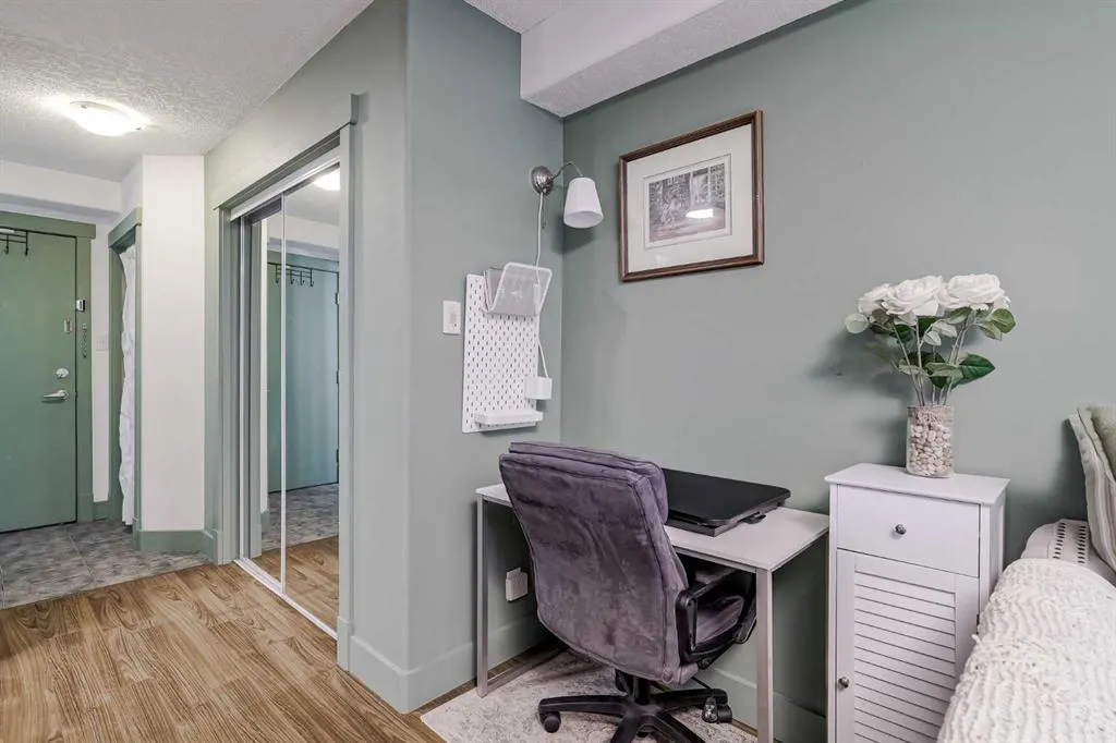 355 5 Avenue NE, #208