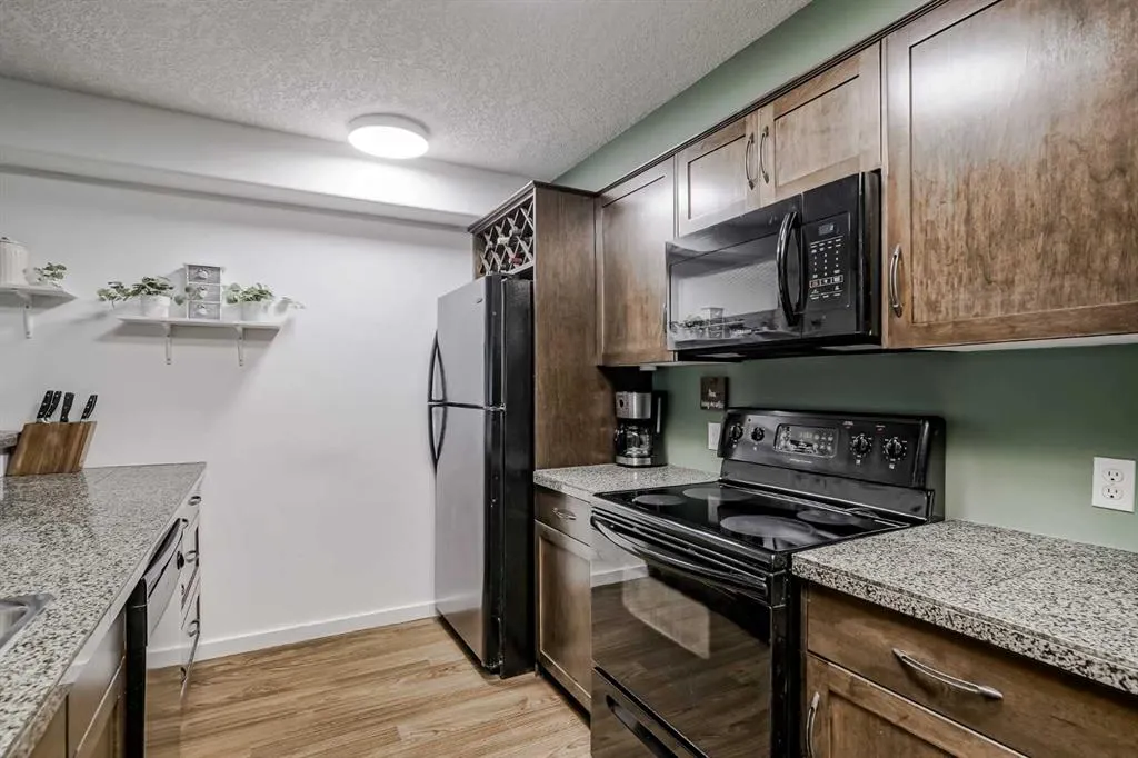 355 5 Avenue NE, #208