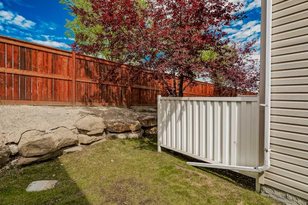 83 Country Hills Villas NW