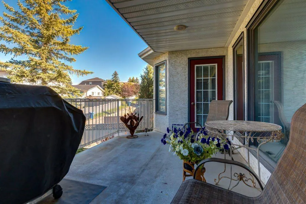 82 Hawkdale Circle NW