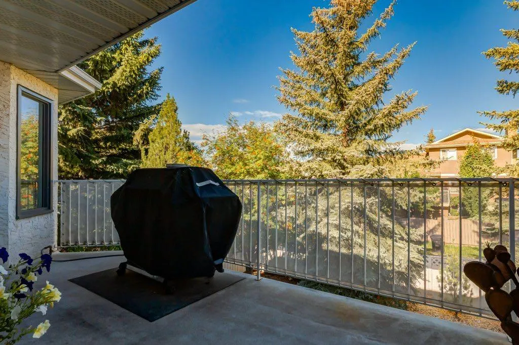 82 Hawkdale Circle NW