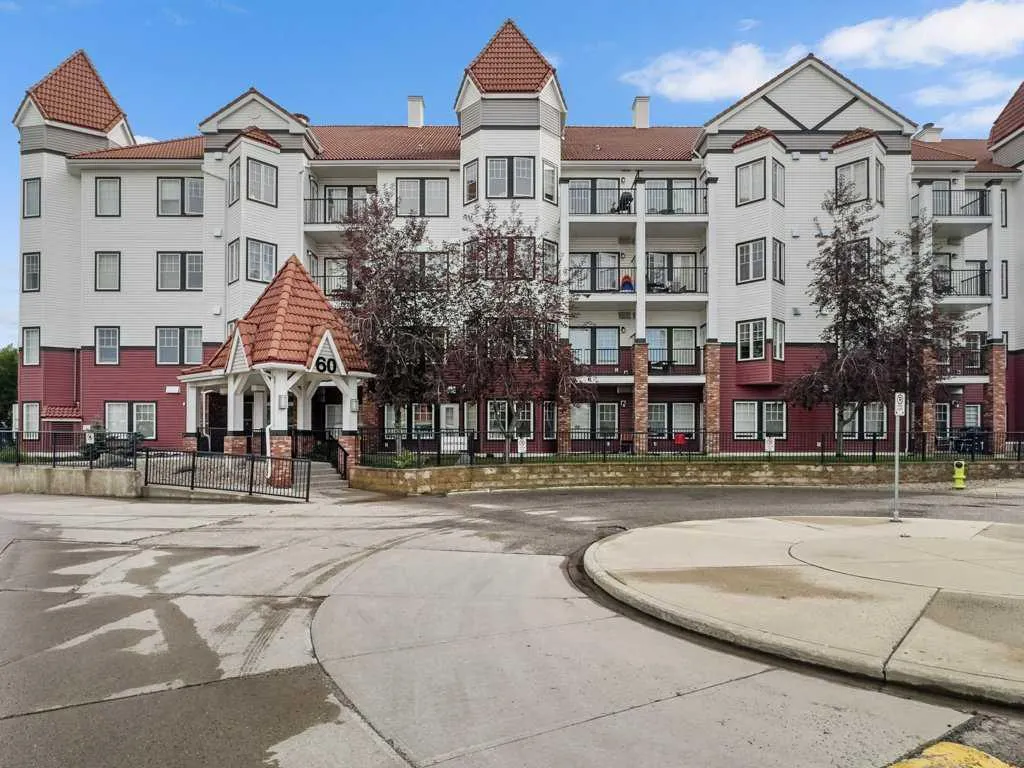 60 Royal Oak Plaza NW, #221