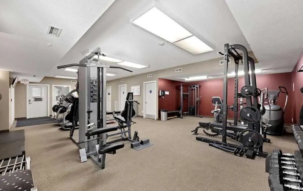 60 Royal Oak Plaza NW, #221